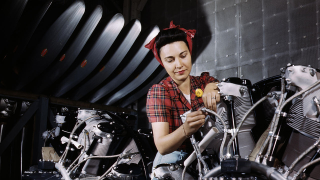 Illustration for article titled Stunning, Rare Photos of the Women Workers of WWII